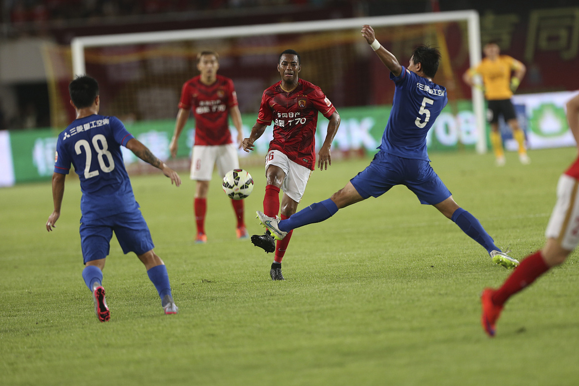 包含萨索洛后卫因伤缺席下一场比赛的词条