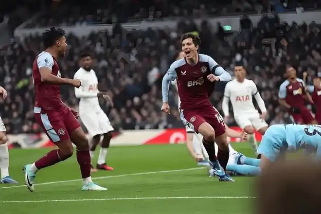 包含热刺面临困境！连遭两败，球迷呼吁主帅做出调整的词条