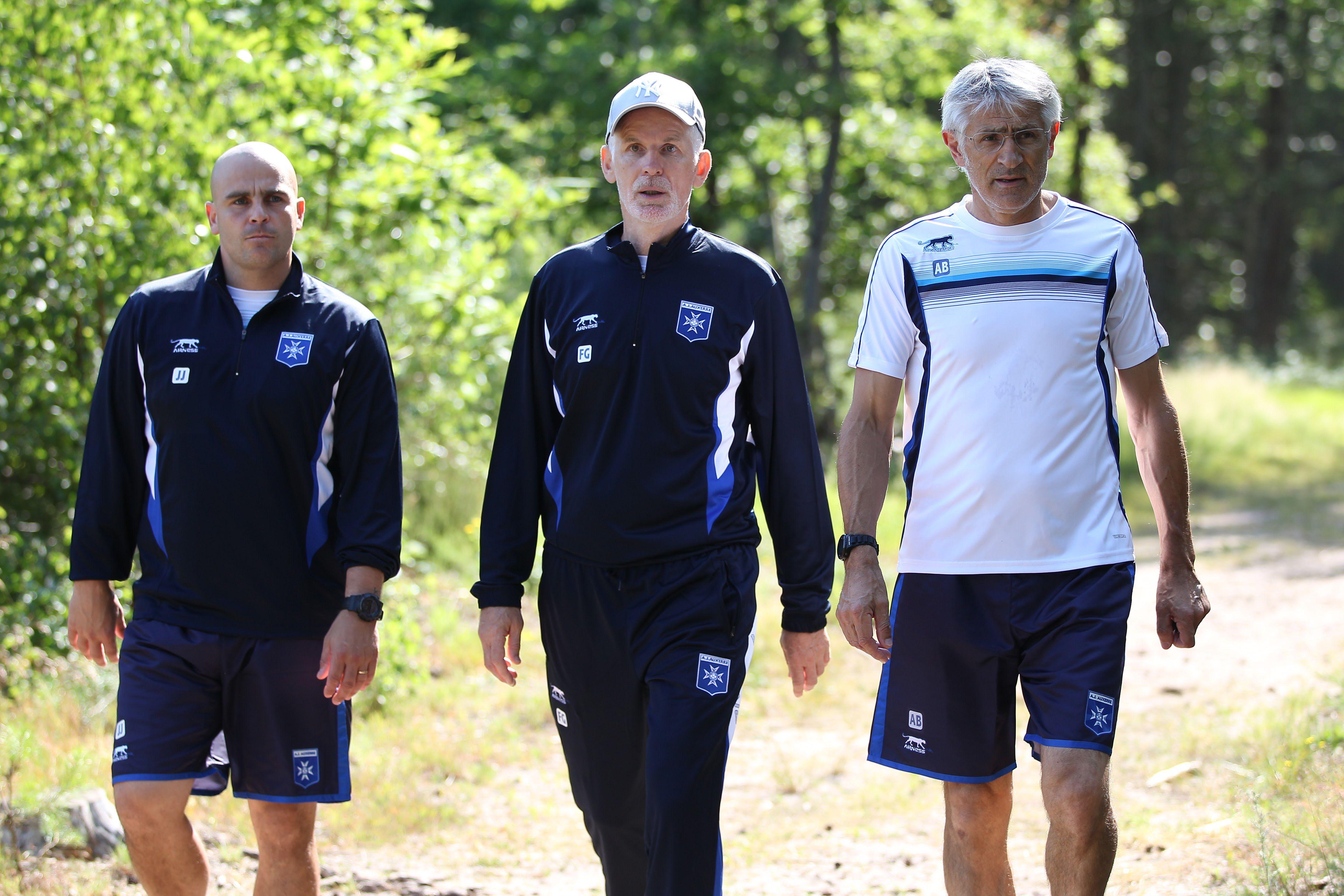 球队教练团队考虑轮休策略，保证球员体力的简单介绍