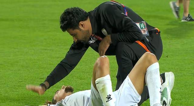 VAR判罚再引争议，那不勒斯对阵泰山裁判判点引发巨大争议的简单介绍